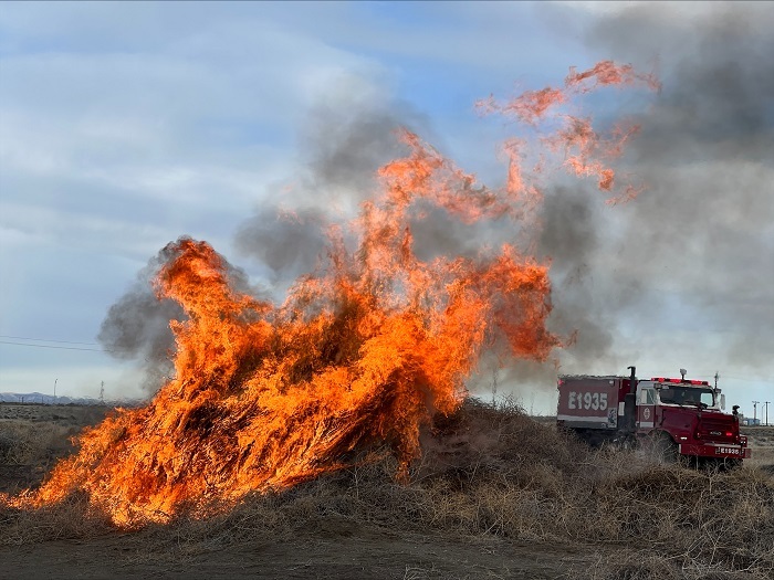 HanfordSite's tweet photo. In this week’s #EMUpdate Newsletter, the @Hanfordsite prepares for the upcoming fire season and site workers use an innovative simulator in radiological control training. Read more: https://t.co/dGaGhUI9Jx https://t.co/I2P3o7jy6b