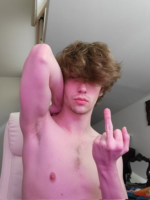 Who likes a dom twink? https://t.co/ATMk8lNt54