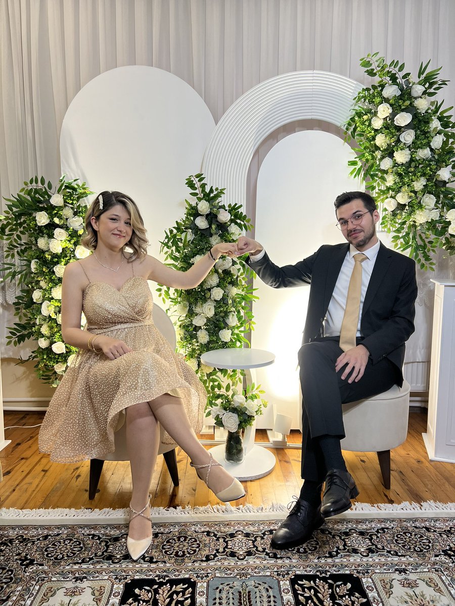 basicallydimple's tweet photo. 3 ayda tanıdığım adama %100 güvenip ben evlenicem dedikten 9 ay sonra nişan yapan ben. Tebrik ettim bu adamı, bunu bana başka kimse yaptıramazdı. https://t.co/dJlm5eaFk8