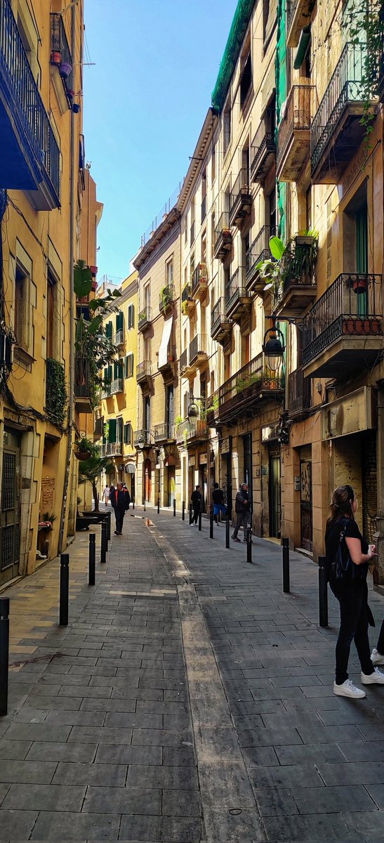 Manraj_Bhamra's tweet photo. The streets of Barcelona 🚶‍♂️ https://t.co/inUtYuoiDn