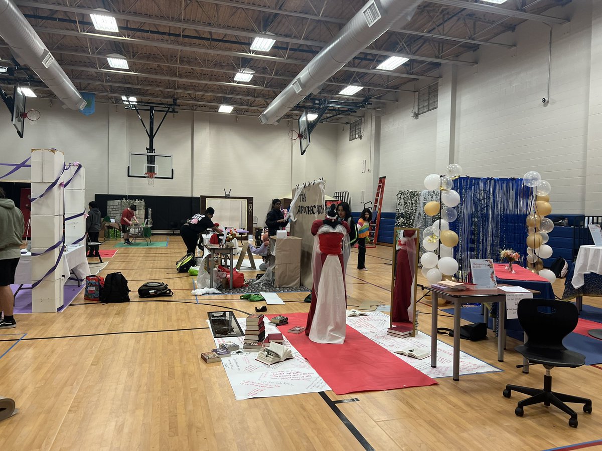 stuco_newtech's tweet photo. New Tech English classes have been working SO hard on Shakespeare in the Perk! Come see cool exhibits, enjoy treats, and watch short films tonight at New Tech from 5pm-8pm! #NTHCinspire #ShakespeareInThePerk https://t.co/1CGk8QchpM