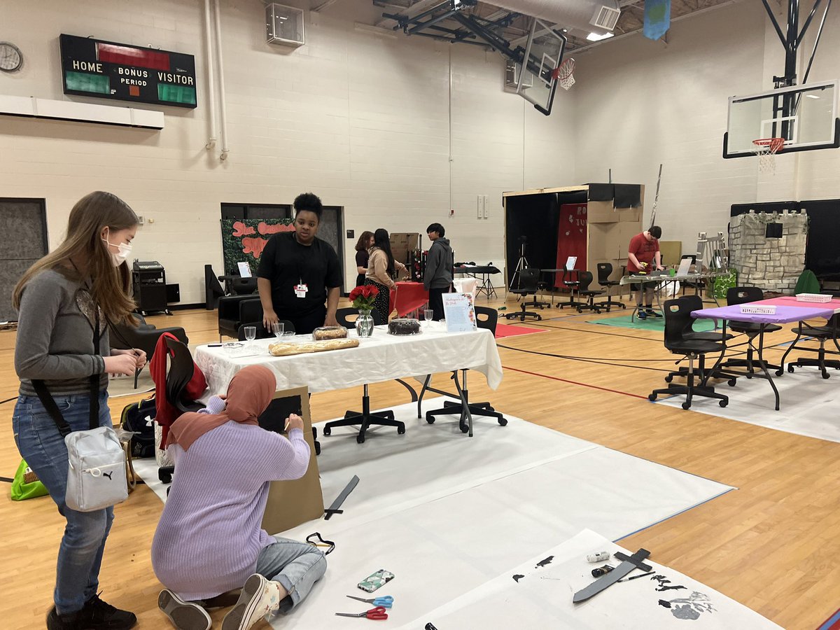 stuco_newtech's tweet photo. New Tech English classes have been working SO hard on Shakespeare in the Perk! Come see cool exhibits, enjoy treats, and watch short films tonight at New Tech from 5pm-8pm! #NTHCinspire #ShakespeareInThePerk https://t.co/1CGk8QchpM