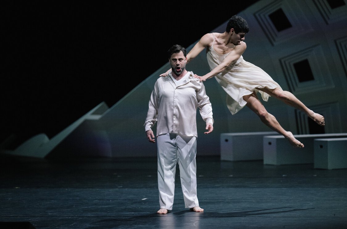 anhaltisches's tweet photo. Der Samstagnachmittag gehört im Großen Haus dem grandiosen Tanz- und Musiktheaterstück
#RITUS, für das @mdrkultur eine »unbedingte Empfehlung« ausspricht, während die @Volksstimme die »Leistung aller zum Niederknien schön« findet.
@VisitDessau @MDRKLASSIK @Tanznetz_de #dessau https://t.co/FEqA0CUcSX