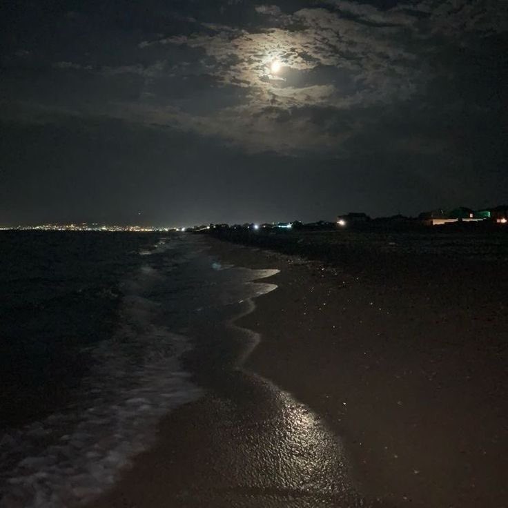 violettweets_'s tweet photo. night. https://t.co/hYTTXcU1Jj