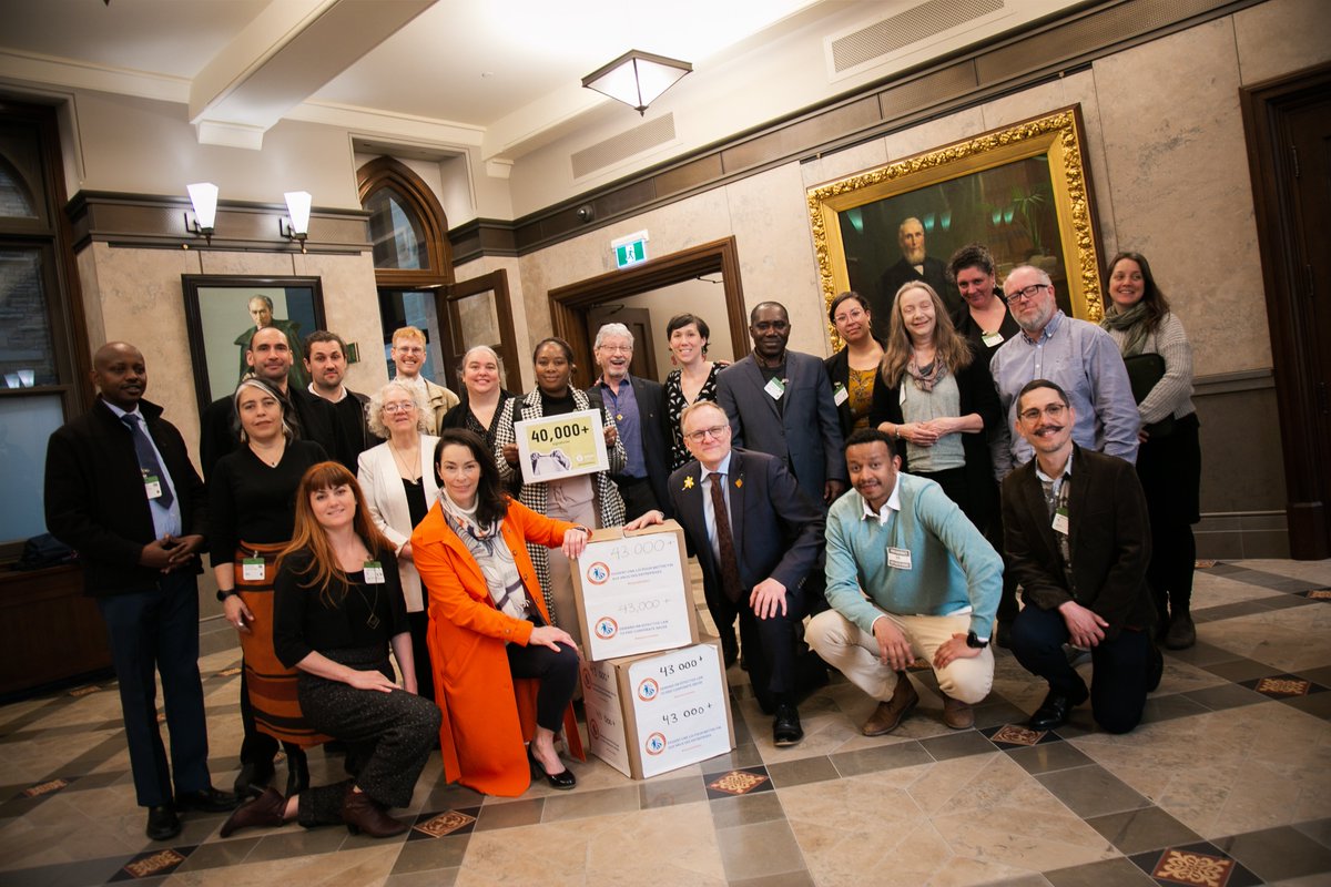 THANK YOU x 43,000 🧡💚💜

Today we headed to Parliament Hill with our partners to meet with Canadian lawmakers and delivered the petition YOU signed demanding a robust corporate accountability legislation! 

We stand with the women who make our clothes. #WhatSheMakes