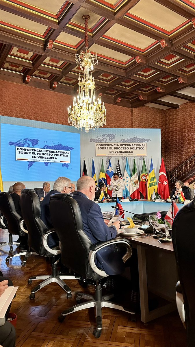 TainaLN_'s tweet photo. Conferência Internacional sobre o Processo Político na Venezuela. https://t.co/CPgflJr20g