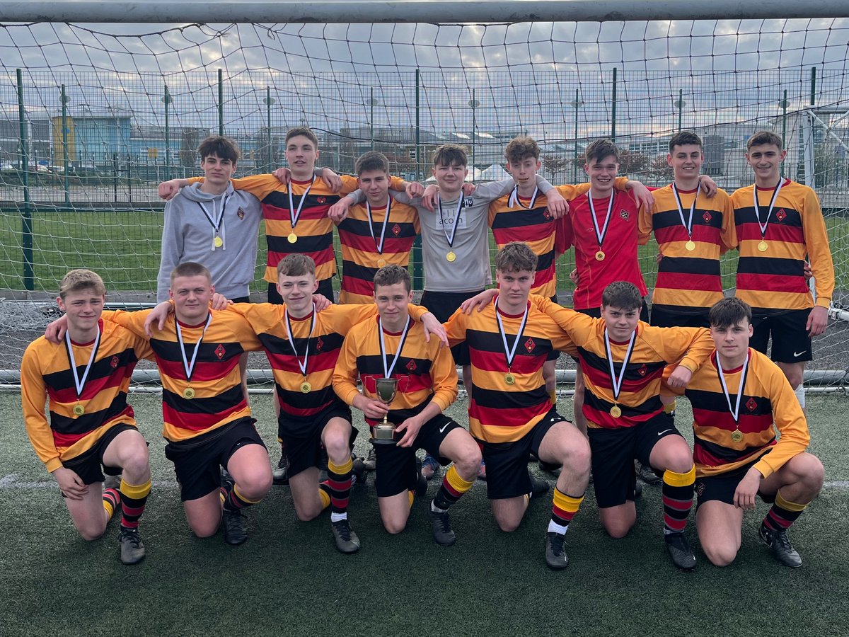 Congratulations to the 1st XI - Newcastle Schools Cup Champions!!⚽️⚽️- A great final
against @JesmondPark, full of drama, fighting spirit, comebacks and finally a penalty shootout to settle the score. Well done to both teams 👏🔴🟡⚫️
