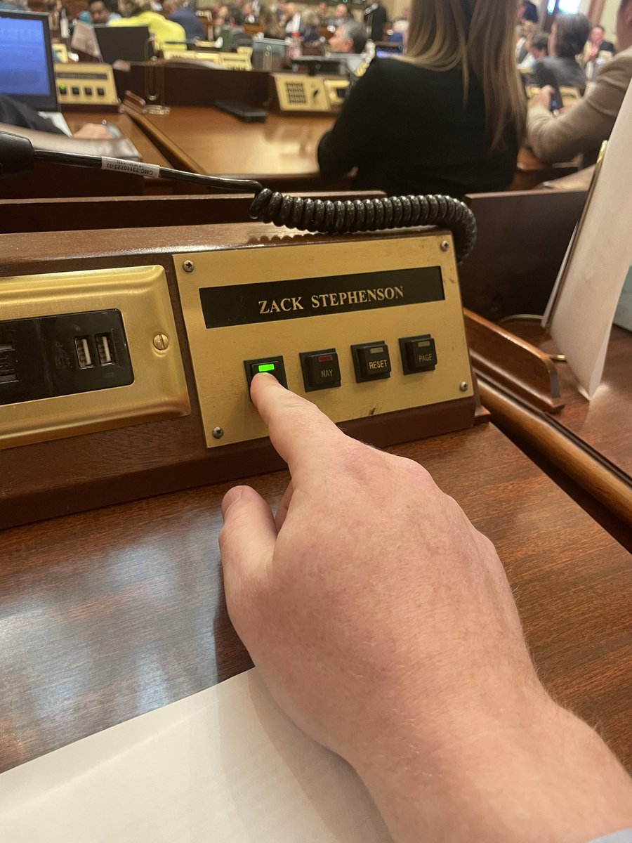 zackstephenson's tweet photo. The MN House has just voted 71-59 to legalize cannabis in Minnesota!  

You’re up @Lindsey_Port!! https://t.co/qOQ9koOhJS