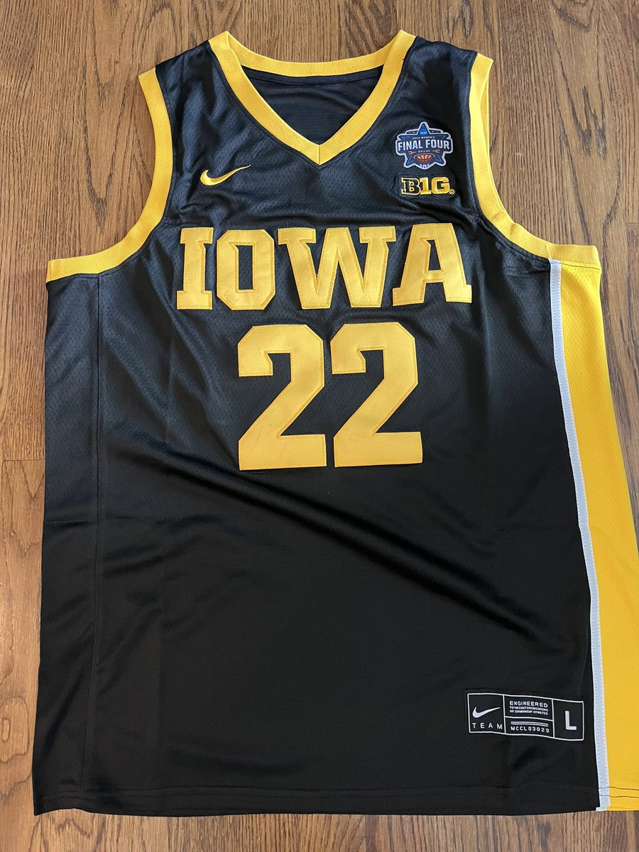 SmylieKaufman10's tweet photo. My wife hands me a package that was labeled from Jane in New Jersey. Neither of us know a Jane or really anyone from NJ. We proceed to open a Caitlin Clark Iowa jersey 😂… So thanks Jane from NJ and Geaux Hawkeyes #sports https://t.co/mTBF61EVq5