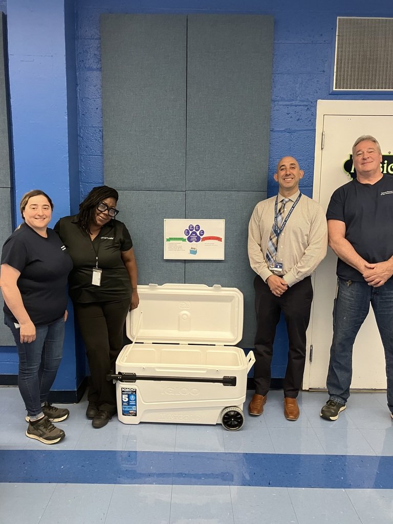 chatham_sdoc's tweet image. Last week SBS  launched the Cougars Care Cooler for students to donate extra items from their lunches  to support the Chatham Community Food Distribution. Students will have the opportunity to donate food each week. #SDOCgivesback #CCFD #chathamunitedmethodistchurch