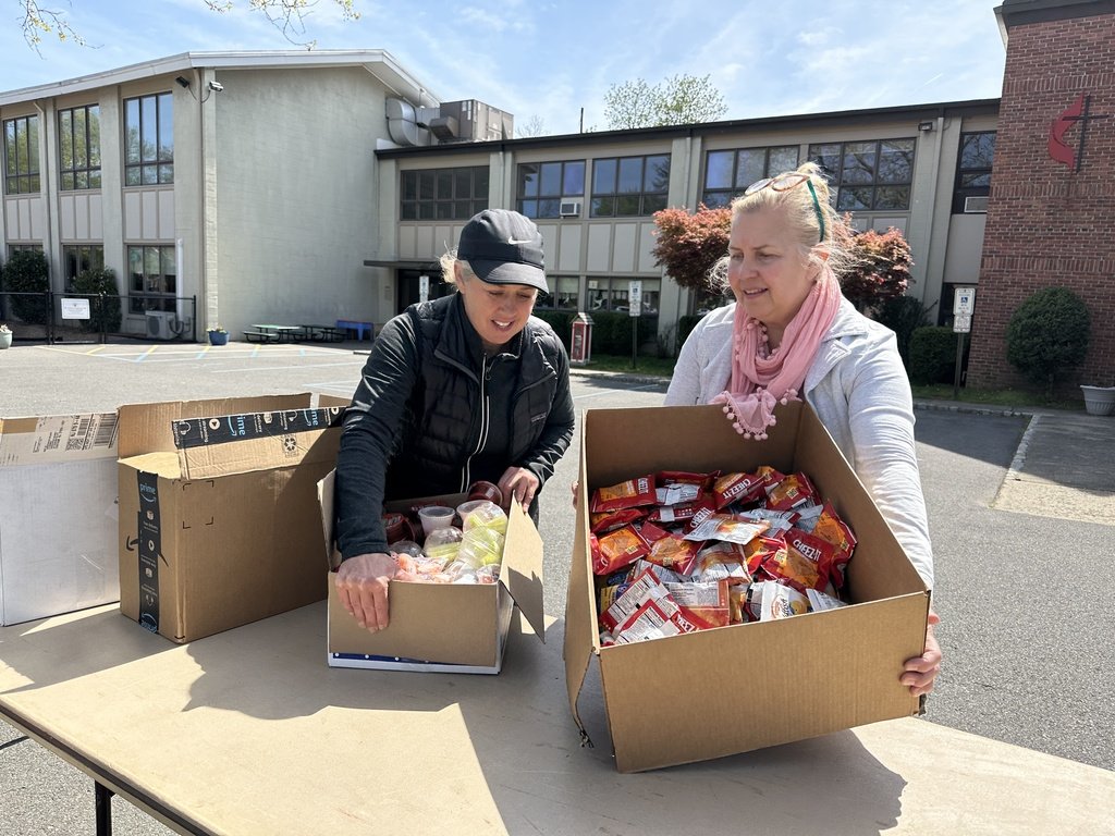 chatham_sdoc's tweet image. Last week SBS  launched the Cougars Care Cooler for students to donate extra items from their lunches  to support the Chatham Community Food Distribution. Students will have the opportunity to donate food each week. #SDOCgivesback #CCFD #chathamunitedmethodistchurch