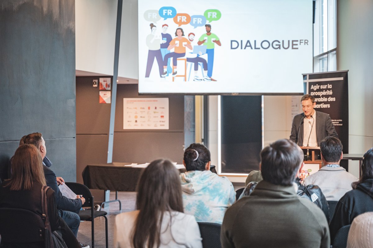 ASDCM's tweet photo. C'est avec fierté que l'ASDCM a remis les attestations  DIALOGUE FR - Apprendre le français dans son commerce - à près de 50 employé-e-s du milieu de la restauration de Montréal. @GouvQc @cegepduvieuxmtl #DIALOGUEFR
https://t.co/Usob690pV7 https://t.co/8ZzlmLPlO6