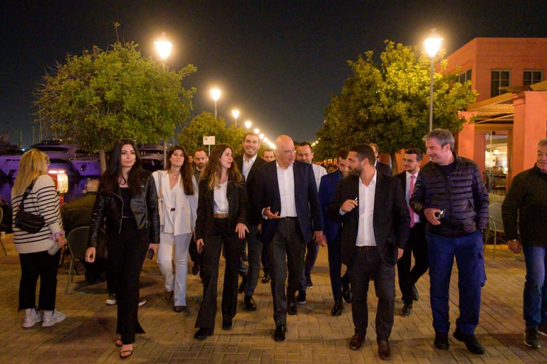NikosDendias's tweet photo. #Παλαιό_Φάληρο | Από τις γειτονιές της Νότιας Αθήνας  στέλνουμε μήνυμα νίκης.

 #ElladaDinati https://t.co/htEYJQzOsy