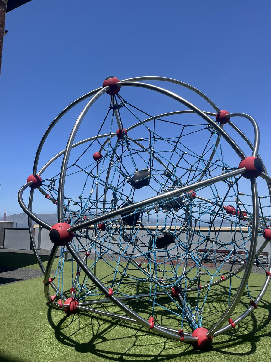 RebaTeaching's tweet image. It’s a beautiful day in San Francisco on the @sacredheartsf campus today!