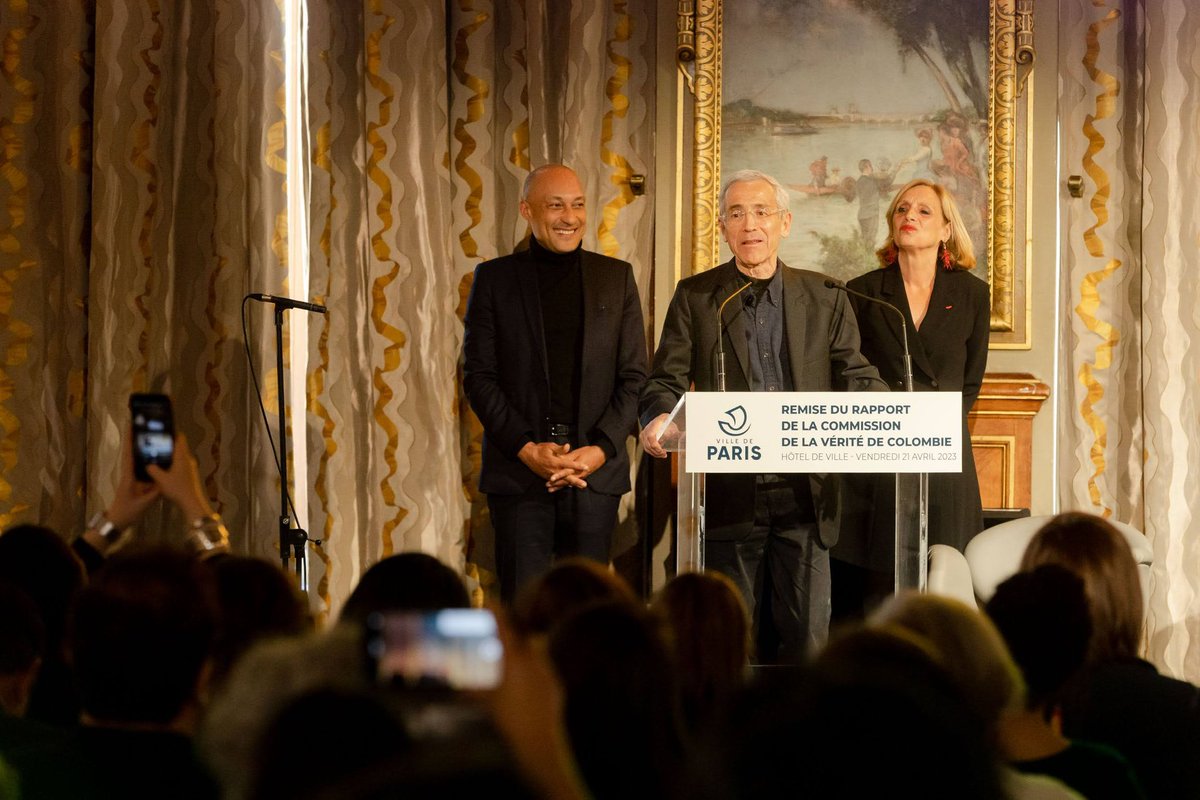 ☀️ #VerdadSinFronteras
#HayFuturoSiHayVerdad
Desde Francia <a href="/ReseauFranceCol/">Réseau France-Colombie Solidarités</a> organizó junto a la alcaldía de <a href="/Paris/">Paris</a> y @Instituto_Hegoa la entrega del informe traducido, visibilizando el legado de la <a href="/ComisionVerdadC/">Comisión de la Verdad</a> junto a 4 excomisionados. Ver en línea: youtube.com/watch?v=A_zHgv…