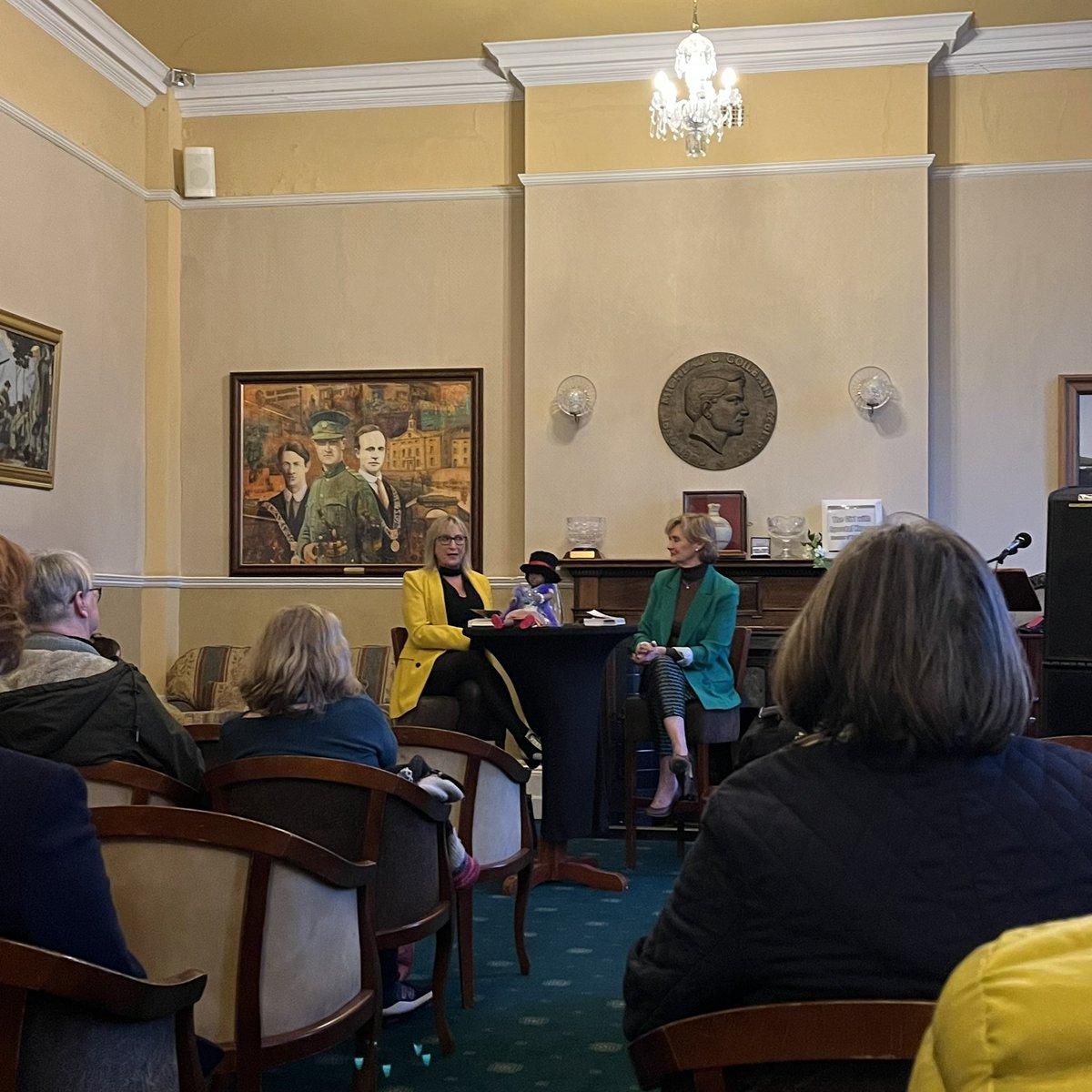 Delighted to be at Collins Barracks to discuss the writing and publishing of my first novel 📖 

#corkbookfest #corkworldbookfest2023 #writer #author #bookclub #collinsbarracks