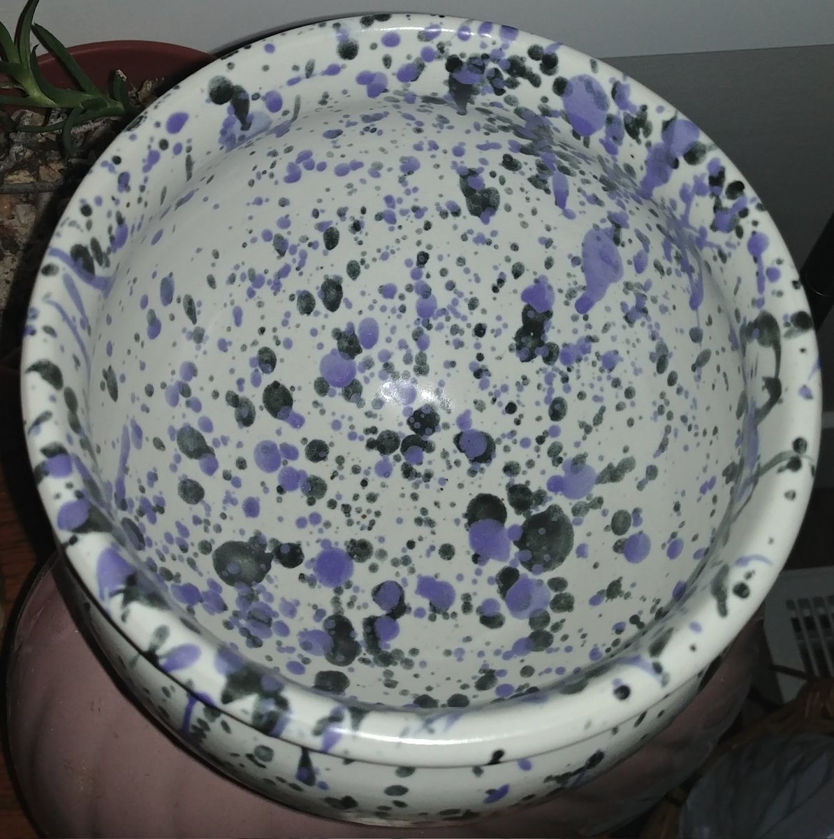 Dip ✨️ Splash ✨️ Splatter ✨️
Getting messy with this glazing method is always so fun! 
One dip satin white, splattered with bamboo paint brushes dipped in waxy violet and satin black ⚪️🟣⚫️