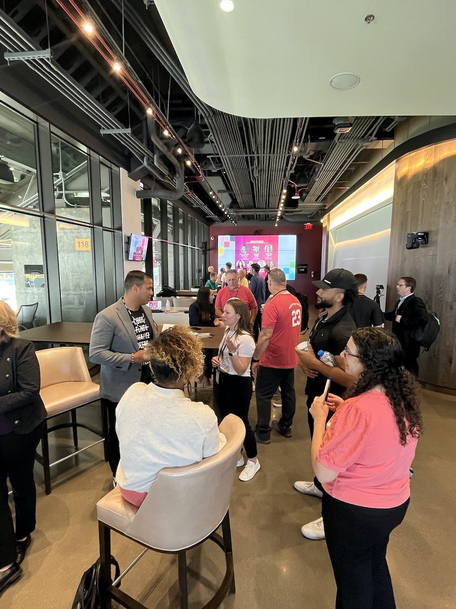 PHXStartupWeek's tweet photo. Just wrapped an excellent morning of mentorship sessions! Huge thanks to our mentors for sharing their time &amp; expertise with local innovators: @mama_metaverse7, @AnisiaCorona, Dr. Patrick Marcus, @thekieranobrien, @TheRobertSolano, Patricia Stepp, Marc Underwood, &amp; James West. https://t.co/LplCcdMRNc