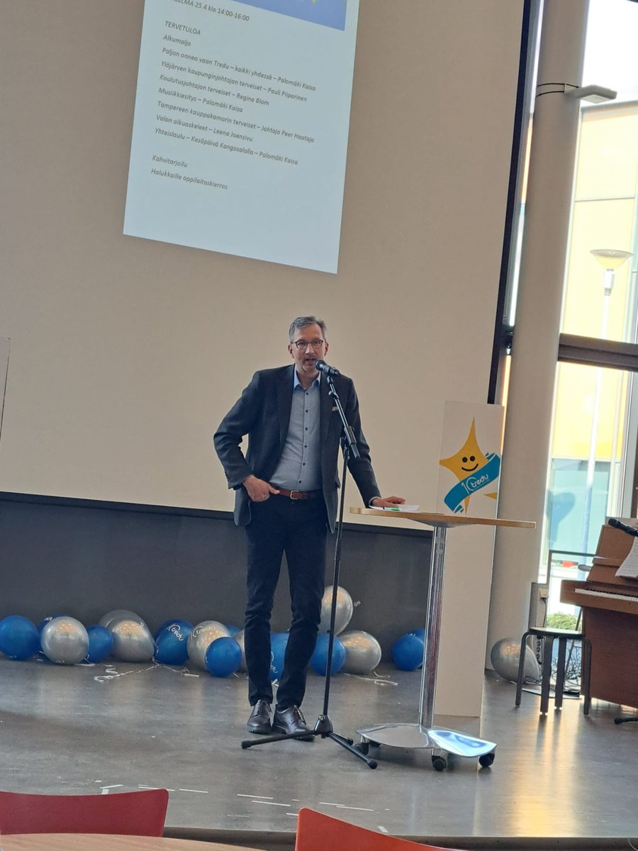 ReginaBlom2's tweet photo. Tänään juhlistimme Ylöjärven toimipisteessä @treduofficial 10-v taivalta. Samalla juhlimme myös alueen ammatillista koulutusta. Puheita pitivät #ylöjärven kaupunginjohtaja @PiiparinenPauli, sivistysjohtaja @MattiHursti, Kauppakamarista @haatape. Itsekin pääsin lauteille. ☺️ https://t.co/DoaA6Lfq76