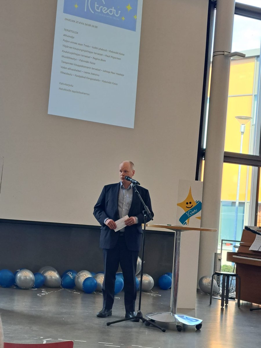 ReginaBlom2's tweet photo. Tänään juhlistimme Ylöjärven toimipisteessä @treduofficial 10-v taivalta. Samalla juhlimme myös alueen ammatillista koulutusta. Puheita pitivät #ylöjärven kaupunginjohtaja @PiiparinenPauli, sivistysjohtaja @MattiHursti, Kauppakamarista @haatape. Itsekin pääsin lauteille. ☺️ https://t.co/DoaA6Lfq76