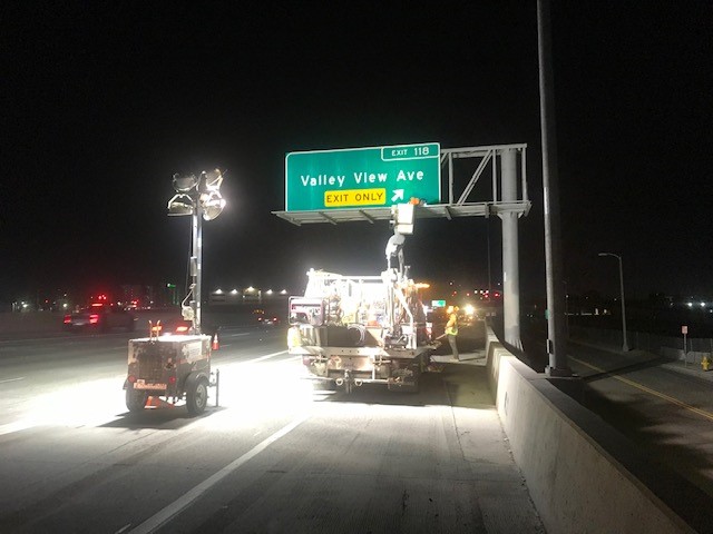 Workers installed an overhead sign overnight on southbound I-5 at the Valley View Avenue off-ramp. My5LA.com