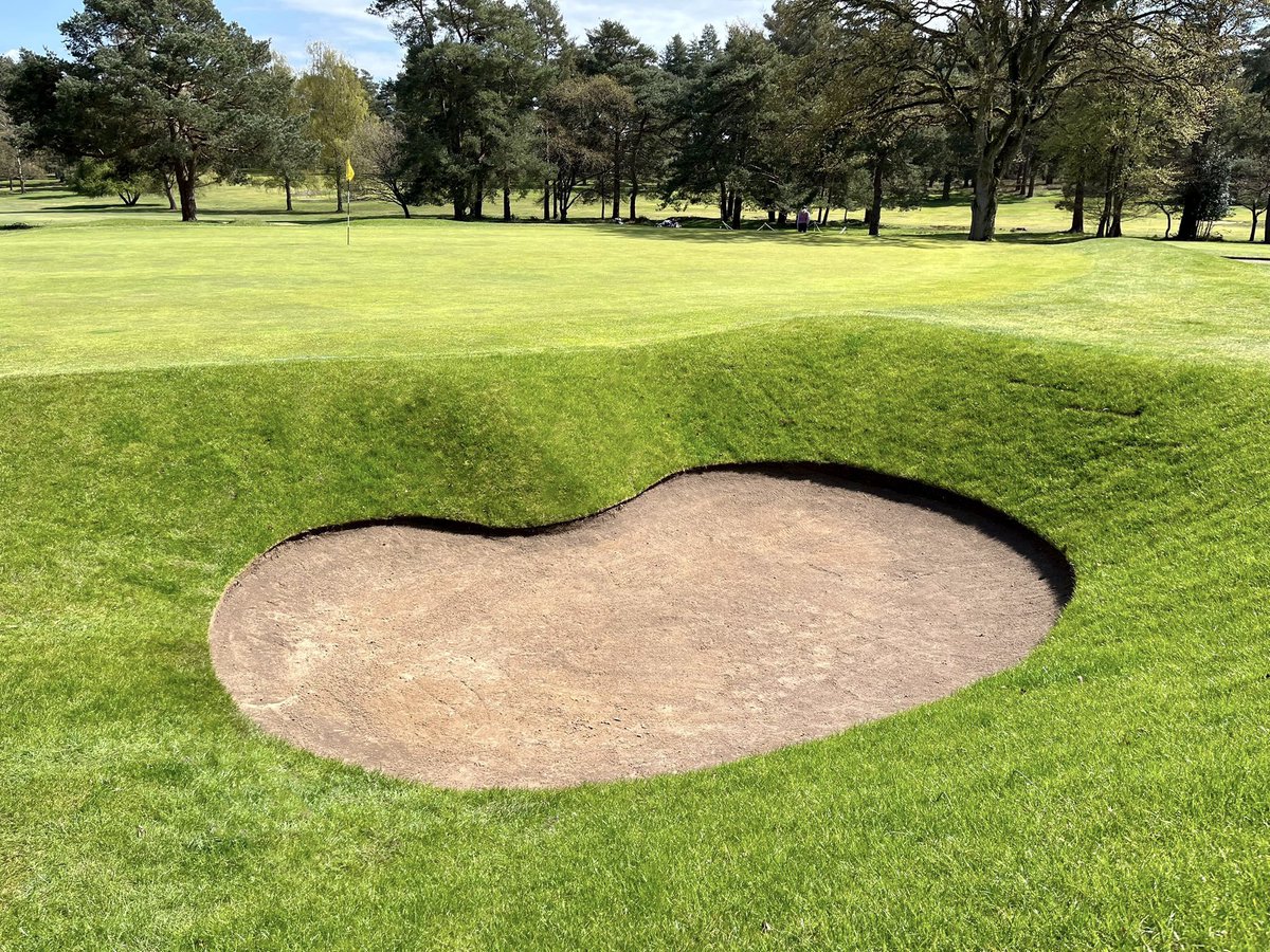 With the turf now rooted nicely on the new bunker complexes on 17, work has been completed on the bases ready for sand to go in. 

Going to be great additions to the hole,  offering a new challenge.