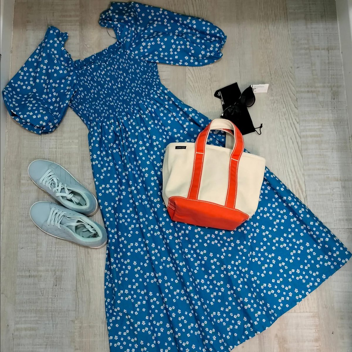 MindJesmond's tweet photo. Day out in town?🌇 Brunch with the girls?🍳🥂 Just fancy a new outfit? 🛍️

Here's just a couple of outfits to give you some inspo.👗✨

Pop in - and contribute to the fight for better mental health at the same time - score! ✅✊
See you soon! 💙
#mind #mindjesmond  #mymindshop https://t.co/l2xDdTuWS4