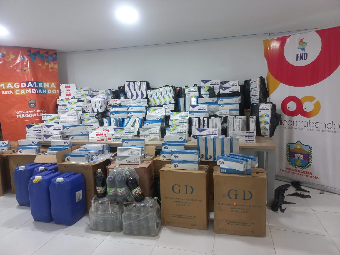FNDCol's tweet photo. La @FNDCol, a través de su #ProgramaAnticontrabando, el Grupo Operativo de la @MagdalenaGober y la @PoliciaColombia, aprehendieron 15 mil cajetillas de 🚬 de contrabando que eran transportadas en un flota, evadiendo el pago del impoconsumo destinado a mayor inversión social. https://t.co/Th1CJ0pVJn