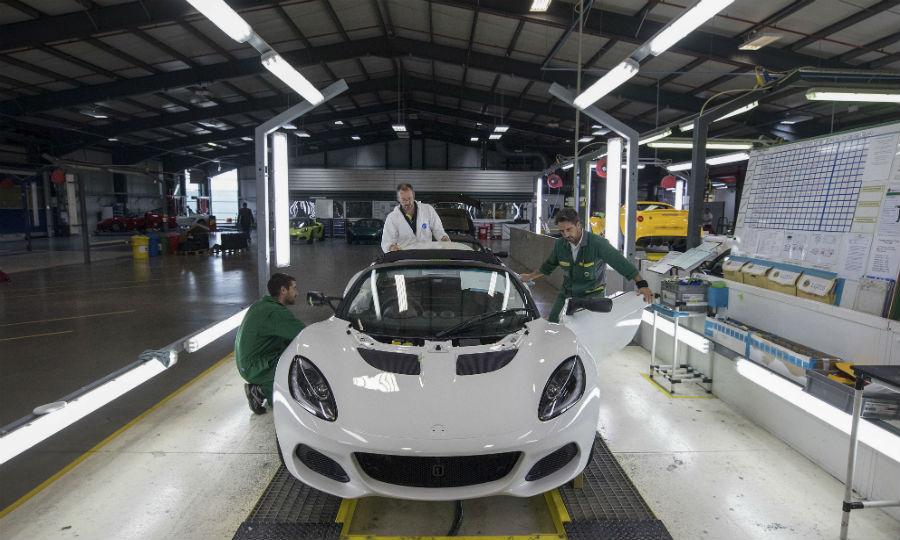 RandallHaether's tweet photo. Geely poised to invest $2 billion in a Lotus revival, report.... #speedwayselfie #ferrari https://t.co/BTXZMzm2ZY https://t.co/y3DGCNA55s