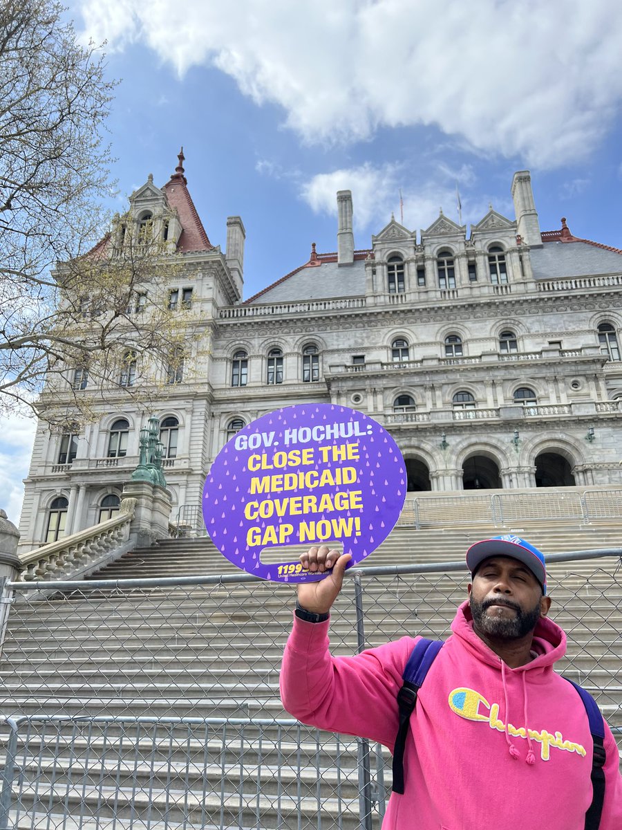 As we continue to negotiate the budget, I'm proud to stand w/ @1199seiu to fight to #CloseTheMedicaidGap & ensure our hospitals & nursing homes get the funding they desperately need!