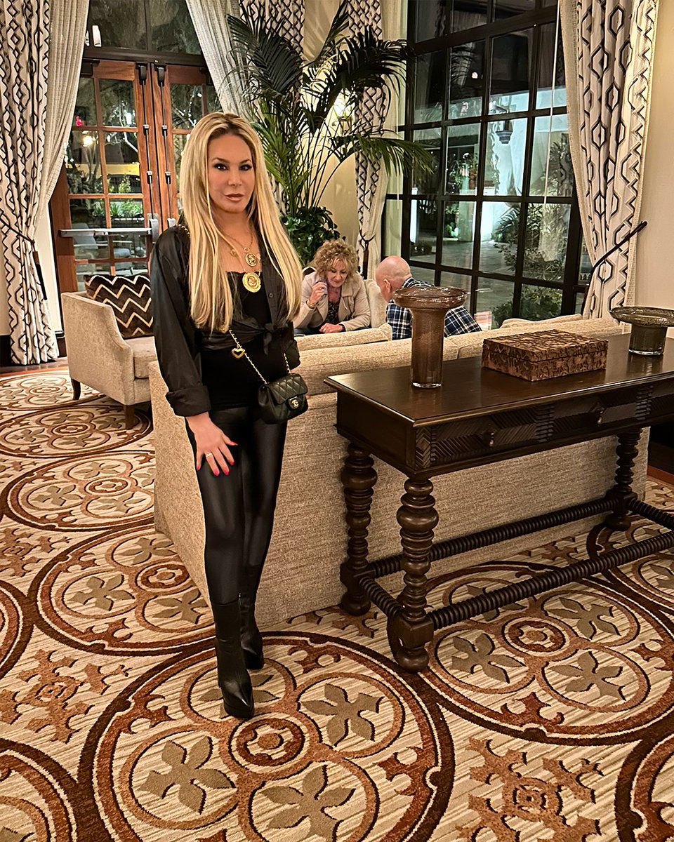 AdrienneMaloof's tweet photo. Happy Tuesday! ๐ What plans do you have for the summer with your family? 2023 is flying by! ๐ณ #SummerPlans #gettingthroughtheweek https://t.co/w4Mwh255hf