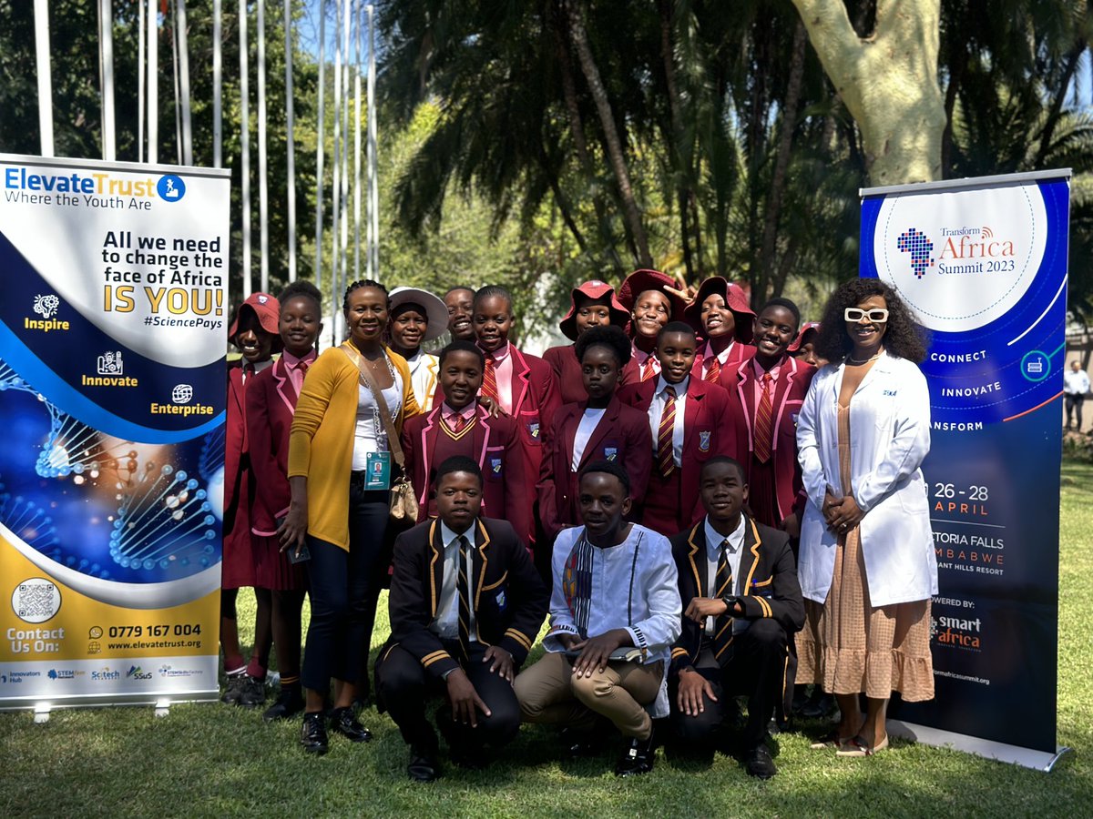 SiceloSTEMLADY's tweet photo. Lovely day with the Vicfalls young people and Thank you to ⁦@RealSmartAfrica⁩ for the opportunity ⁦@ElevateTrust⁩ #STEMInnovations #YouthAreTheFuture https://t.co/EzY1IcWepx