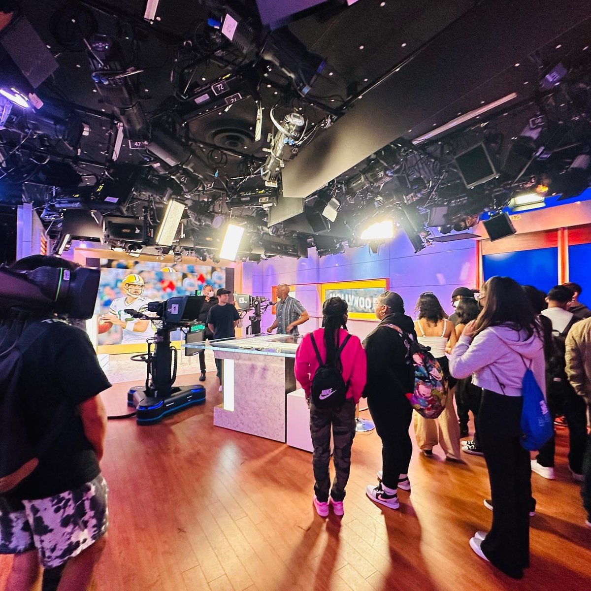 LASchoolsEast's tweet photo. What an amazing and unforgettable learning experience for our #RoybalLearningCenter Film & Television Magnet students! During their field trip to the studios @NBCLA, students learned about newsmaking and the magic behind the camera. #LightsCameraAction #IBelieveInLAUSD https://t.co/xEXjnRVYGs