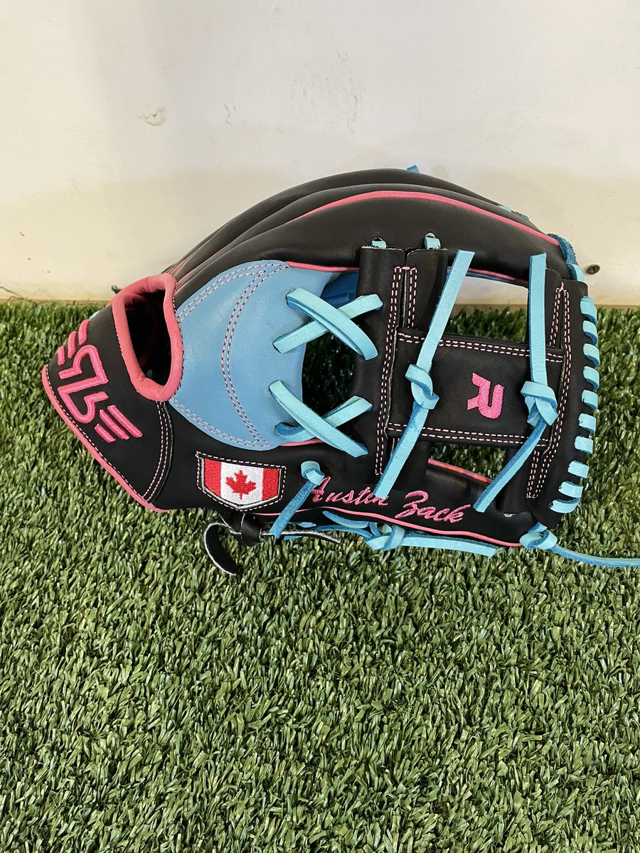 rivalbaseball1's tweet photo. Super clean glove https://t.co/4aVByPZVq2