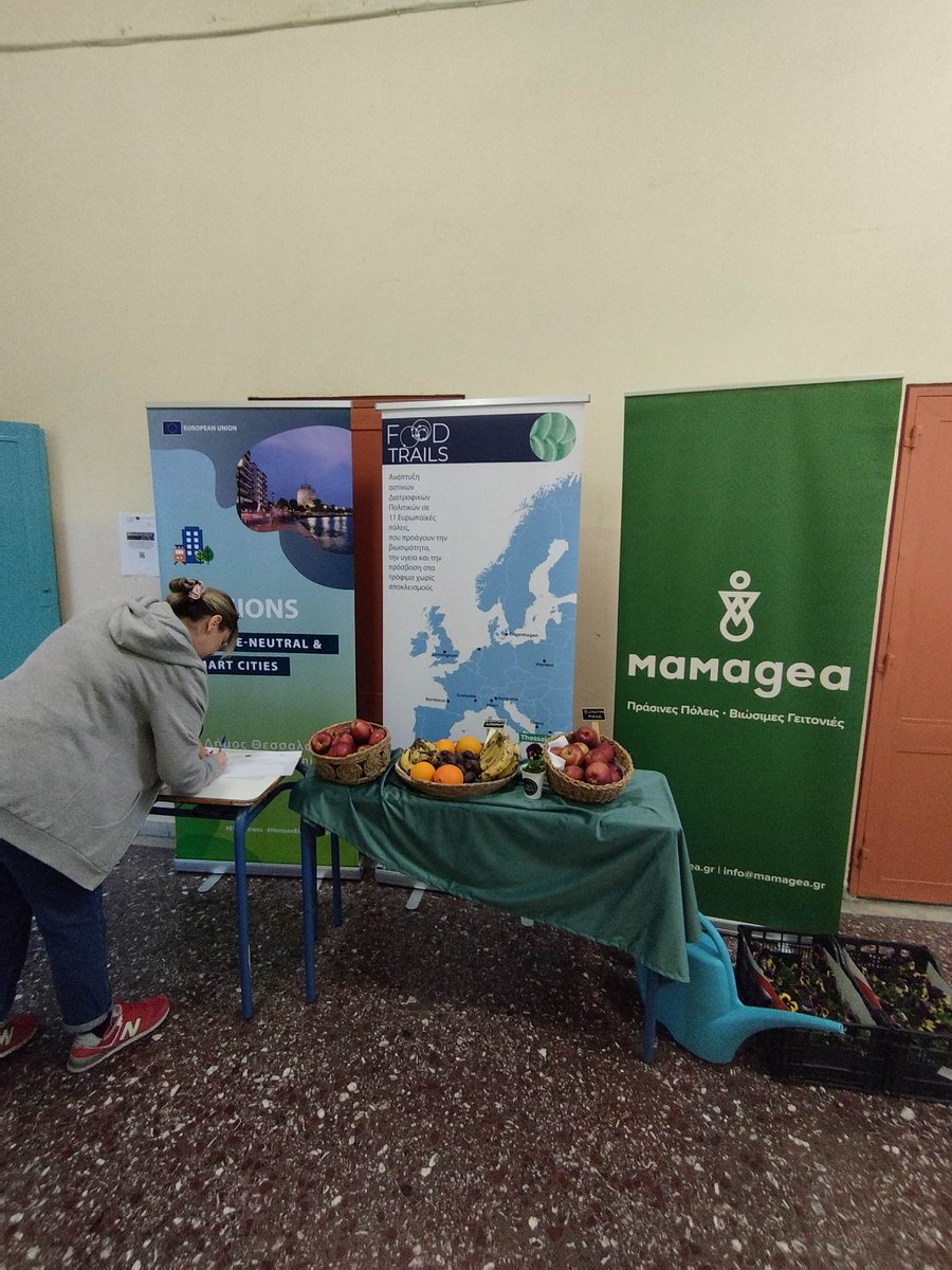 Thes_FoodTrails's tweet photo. #EarthDay2023. The "#climateneutrality and planted roofs" event was a joint effort by the NGO #mamagea, the #Municipality of #Thessaloniki and #MDAT. A creative and fruitful #livinglab was followed on the occasion of @foodtrails project. #foodtrails #NetZeroCities #EUFoodCities https://t.co/2Ce41NTmgw