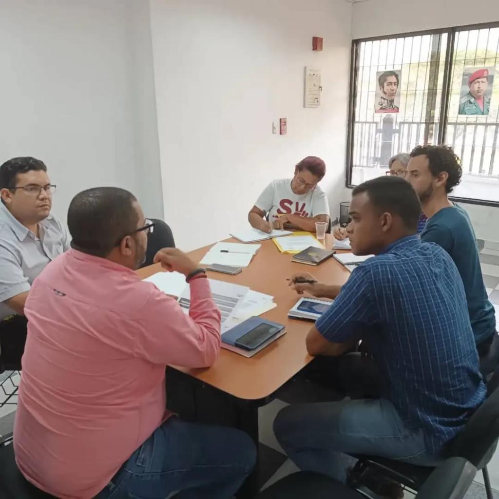 EFPP_ARAGUA22's tweet photo. Congreso Nacional de Experiencias Directas de Gestión del Poder Popular (SINCO) Aragua. Encuentro preparatorio. Conformación de las Comisiones y asignación de tareas. MinComunas-CFG-Somos Venezuela y Venezuela Bella
@nicolasmaduro
@jaarreaza.ve
@dcabellor
#PoderPopularEnFormacion https://t.co/iOiutCw03S