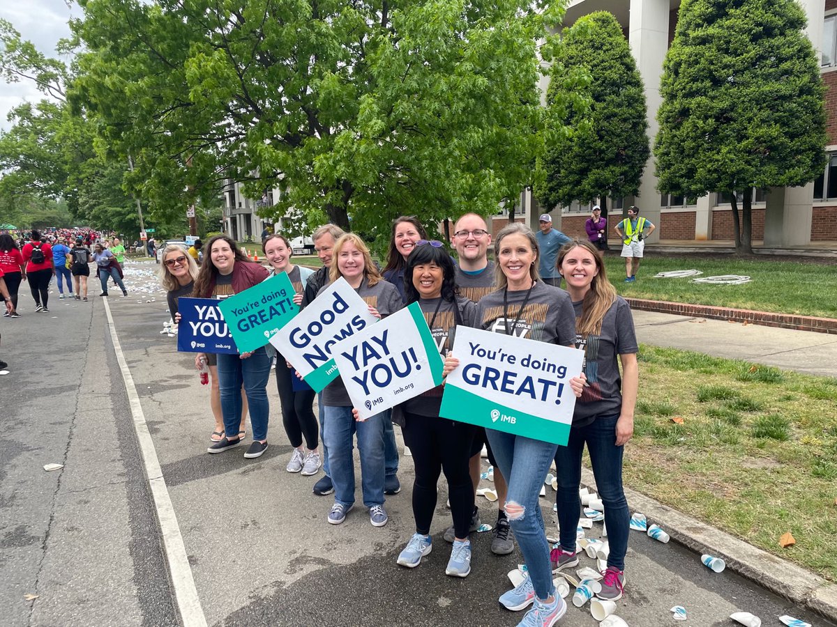 IMB_SBC's tweet photo. IMB staff spent this past Saturday morning outside our building cheering on 20,000 runners in the annual #Monument10k!
We loved being with our community and handing out 1,000 wristbands directing participants to https://t.co/yEFvkHIbY7! #ukrops10k #runrva #runrichmond https://t.co/hu1guXrUu1