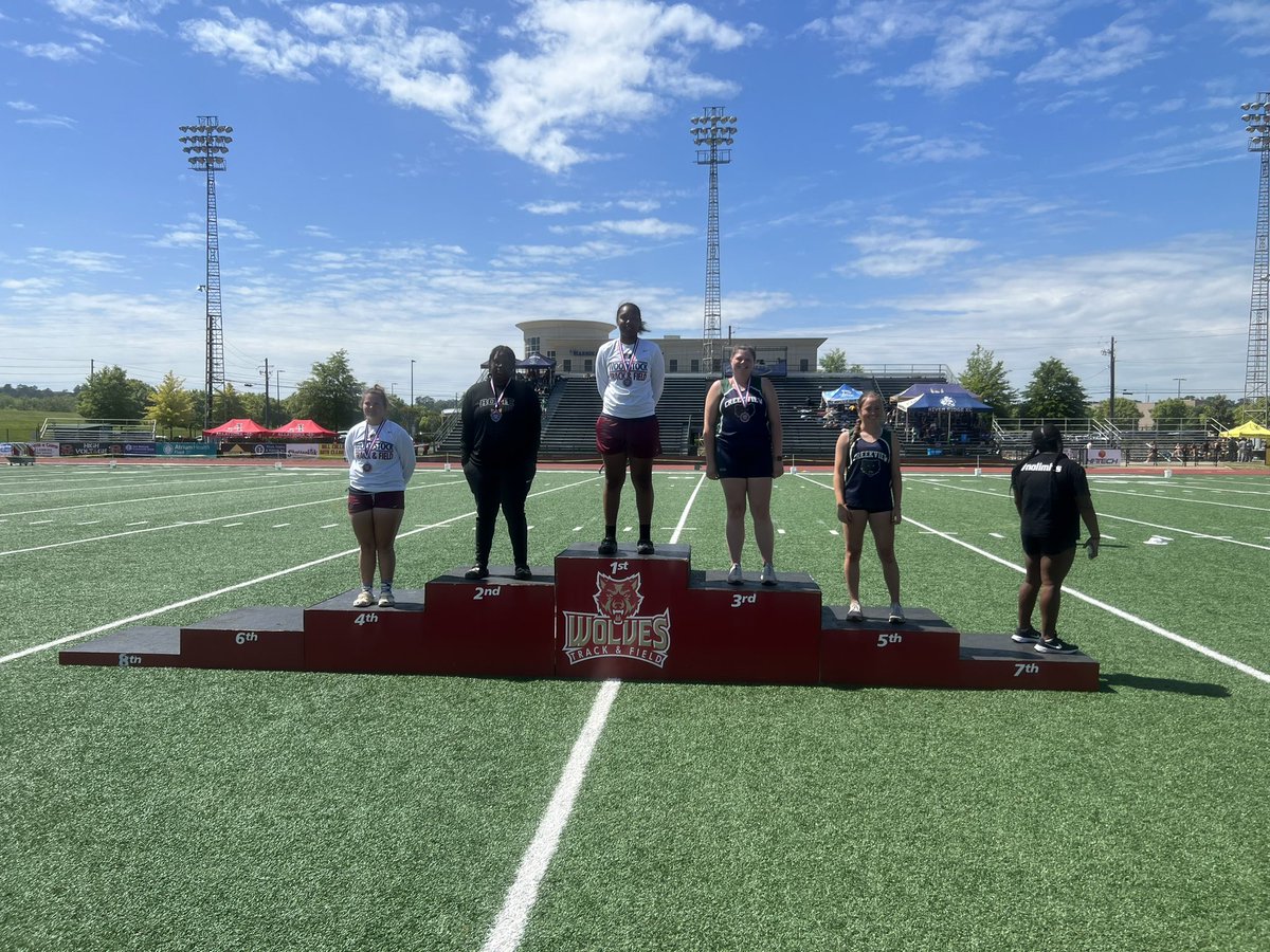 Great performance from Mak Levine-4th and Kendal McKinney-🥇in the Discus. Both qualified for sectionals! @whsathlactivity @WoodstockHS1 @woodstock_xc