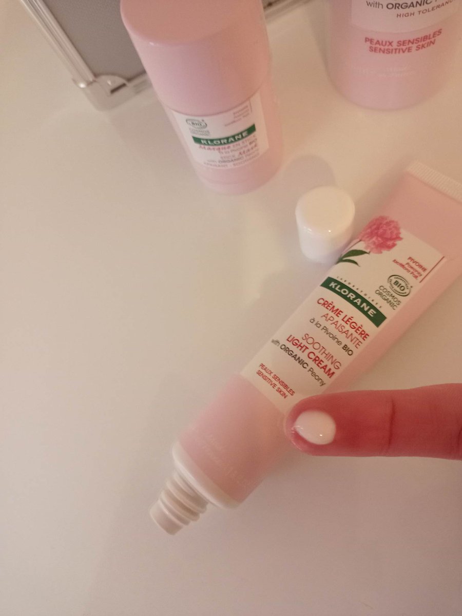 petite_elou's tweet photo. De bons produits pour le visage ( voir détail sur insta ou facebook) #klorane #kloranepivoineBIO
#feelgoodactgood #test #testdeproduit #routinevisage #routinebeaute https://t.co/or0p5RHy4z