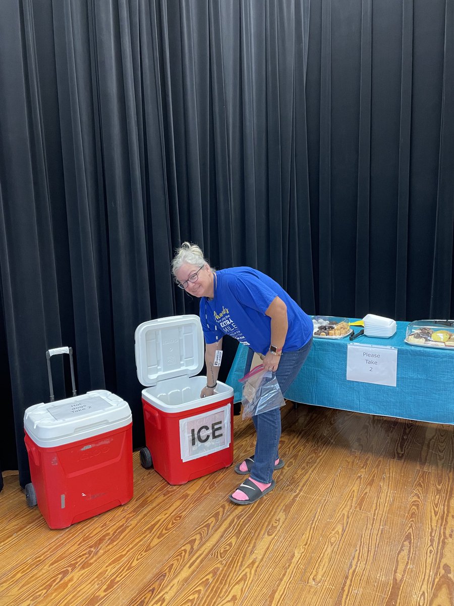 Queenpce's tweet photo. ⁦@plumcreekelem⁩ ⁦@LockhartISD⁩  Student Council, NEHS and the Bagwell family hosted a grab and go lunch for our bus drivers to show our appreciation for getting our learners to and from school daily.  #PCE Fiesta https://t.co/j6wenTM7QE