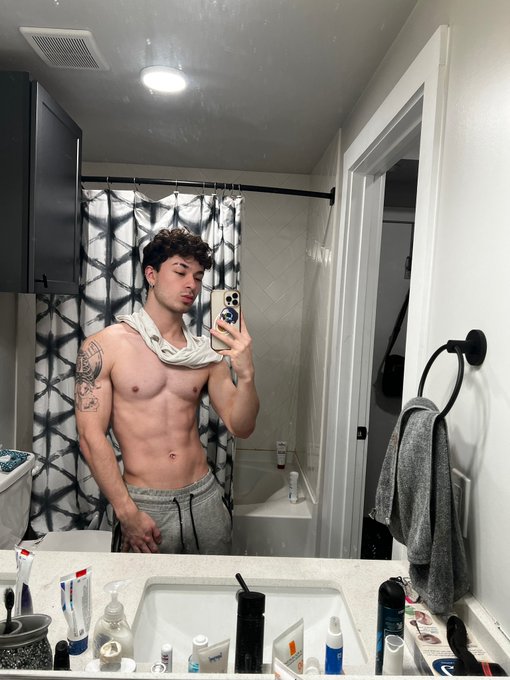 FulaWUEWcBI5VHp?format=jpg&name=small