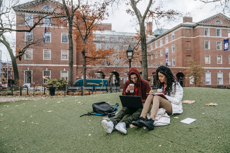 CFShelbyCounty's tweet photo. Local college students, don't forget to complete your scholarship application through the Community Foundation. The deadline is May 25, 2023. Click this link to apply, https://t.co/UsuaYNPki8 https://t.co/IbMDCxHHfw