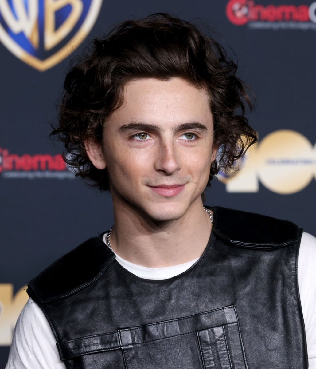 tchalametupdate's tweet photo. Timothée Chalamet at #CinemaCon https://t.co/TLHqLZ9g8g