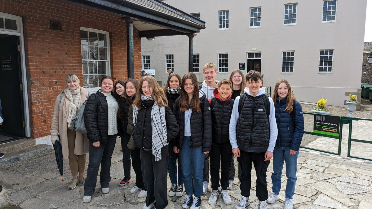 chrisblingsy's tweet photo. Big thanks to the teachers and school children from Masnieres visiting the Island this week with a great programme of activities to celebrate this inaugural event and creating a bond between Guernsey and Masnieres where so many Guernsey men sacrificed their lives during WW1 #RGLI https://t.co/NNDLkgcWtN