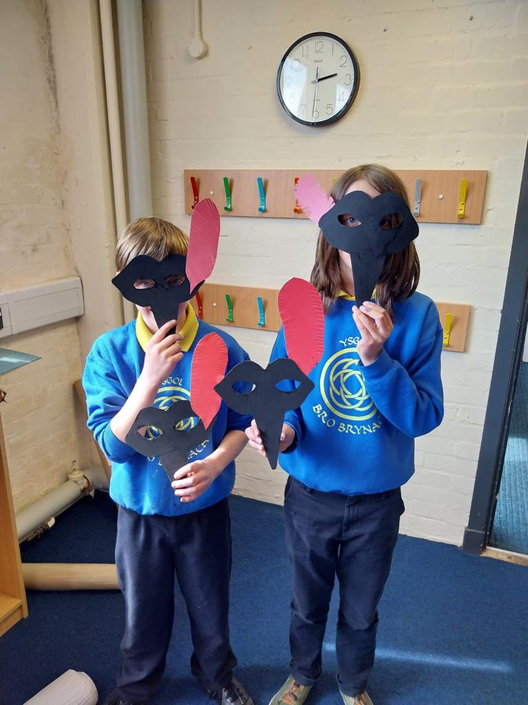 BroBrynach's tweet image. Rhai o ddisgyblion dosbarth Cynin wedi joio mas draw yn y weithdy celf gyda Prosiect 23 heddiw! Diolch yn fawr am y cyfle🎨🖌️🖼️ #creadigol #gweithdy 

Some of pupils from Cynin class enjoyed partaking in the art workshop along with Project 23 today! Thank you for the opportunity