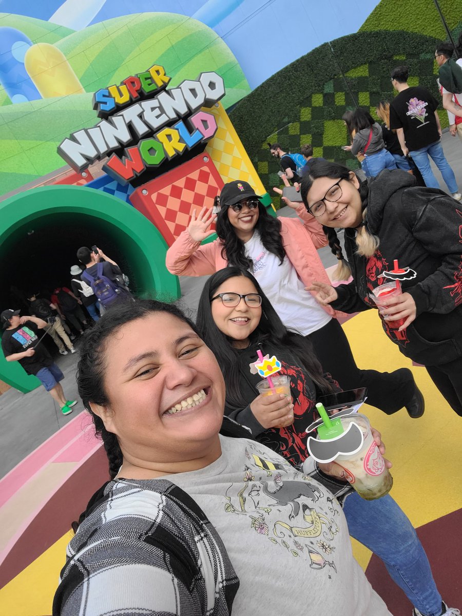 kidishkikzbutt's tweet image. When your best friend takes you to @UniStudios had an amazing time! 🥰 #BFF #Universal #friendtime