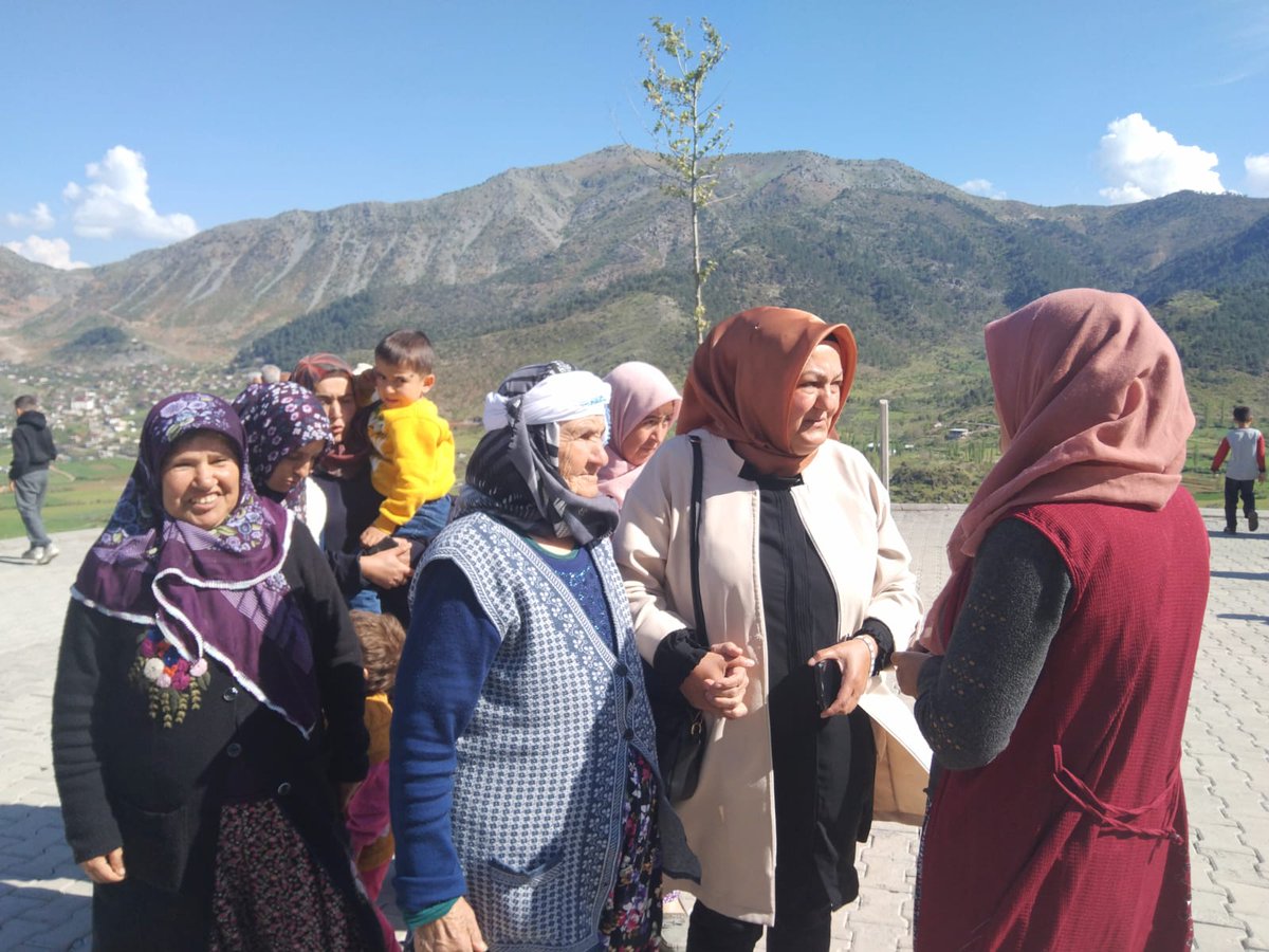 HOzakturk's tweet photo. Milletvekili adayımız Sn Ömer Oruç Bilal Debgici ,
İlçe başkanımız Feyzettin Okumuş ,
Belediye başkan yardımcımız Ahmet Nar ve teşkilatımızla birlikte , Yolderesi mah. ,Doluca https://t.co/6IIbhgpvCZ Kırmakaya mahallelerimizi ziyaret ettik.
#Yolderesi
#Doluca
#Kırmakaya https://t.co/Ebug9uOGZW