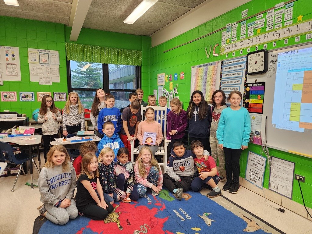 Today 5th grader Yaretzi read two books to Mrs. Claypool's 3rd grade class using both her Spanish and English reading skills! She read "Mi Casa is My Home" and "Spanish is my Superpower."