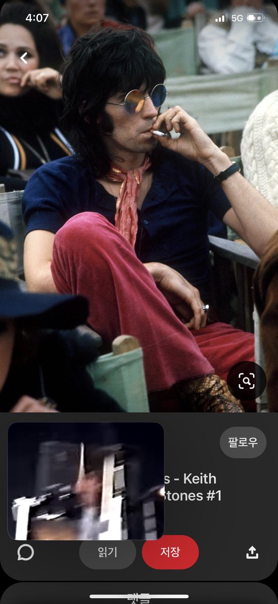 구라안치고 23살에 15억정도 벌면서 느낀건데 
좆도 뭐 없더라 아둥바둥 사는 삶은 조금 피해가면서 여유도 생기고 보이는것도 많더라 좀더유동자산을 불리는길도 있었는데 그냥 술먹고 방탕하게 4년은 보냈다 여행도 많이 다니고 내가배우고 싶은것도 배우면서 매일 여자랑도 자고 그렇게 본능에 충실