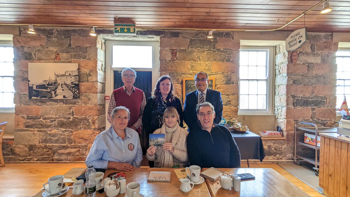 chrisblingsy's tweet photo. Big thanks to the teachers and school children from Masnieres visiting the Island this week with a great programme of activities to celebrate this inaugural event and creating a bond between Guernsey and Masnieres where so many Guernsey men sacrificed their lives during WW1 #RGLI https://t.co/NNDLkgcWtN